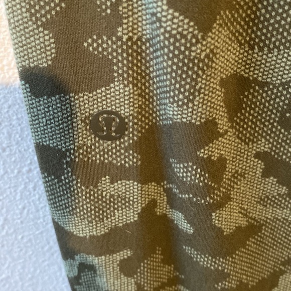 Lululemon Ready to Rulu Jogger 29"
Heritage Camo Dark Olive Green Twill - Picture 4 of 10